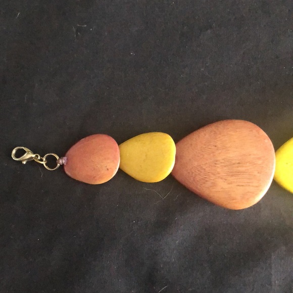 Lightweight smooth wood statement necklace - Picture 4 of 6